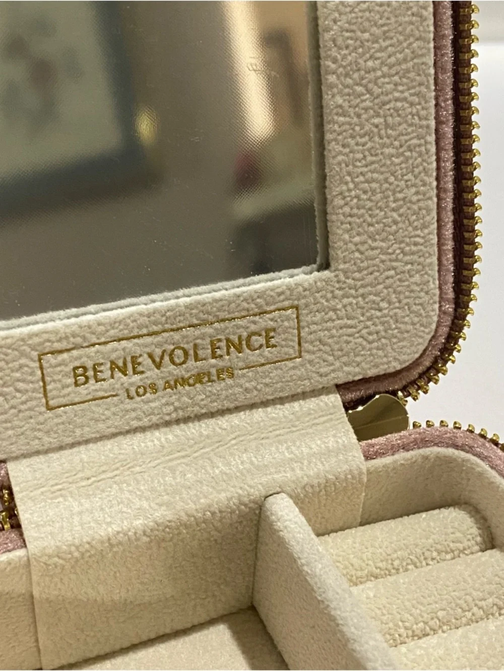 Benevolence LA Pink Velvet Travel Jewelry Case Organizer Box Mirror Zip Case